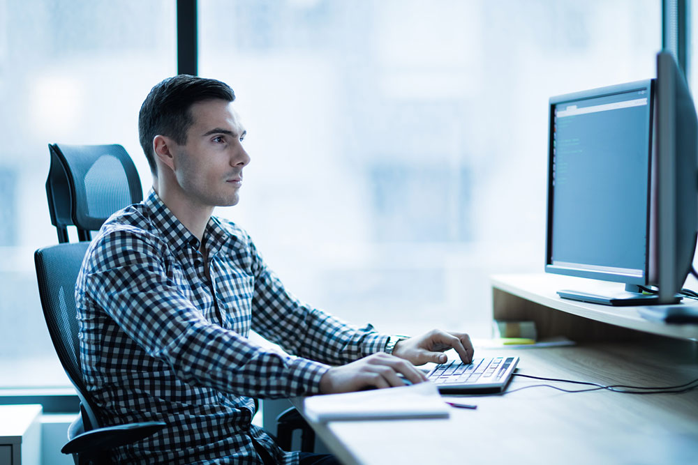 Efficient Help Desk Solutions: Advantages and Key Considerations