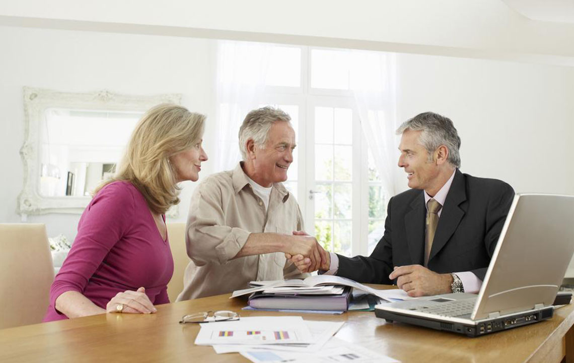 Understanding the Role of Financial Consultants