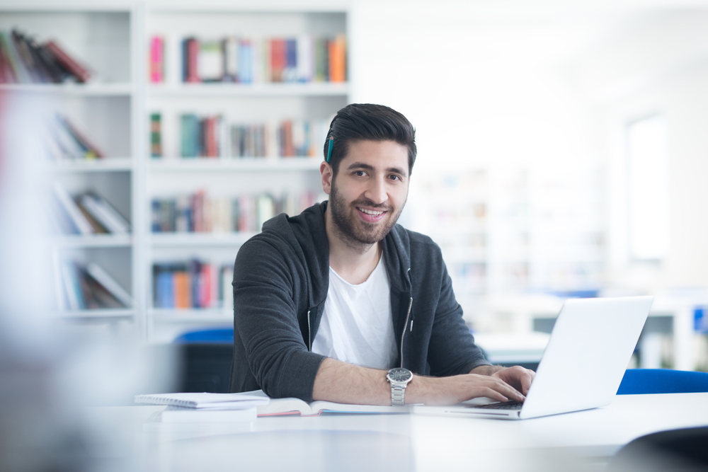 Choosing the Right Online Business School: Essential Tips for Aspiring Entrepreneurs