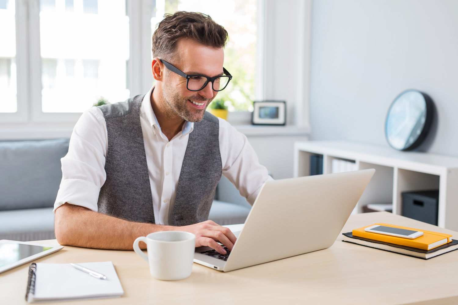 Guide to Investing in Stocks: Key Insights and Strategies