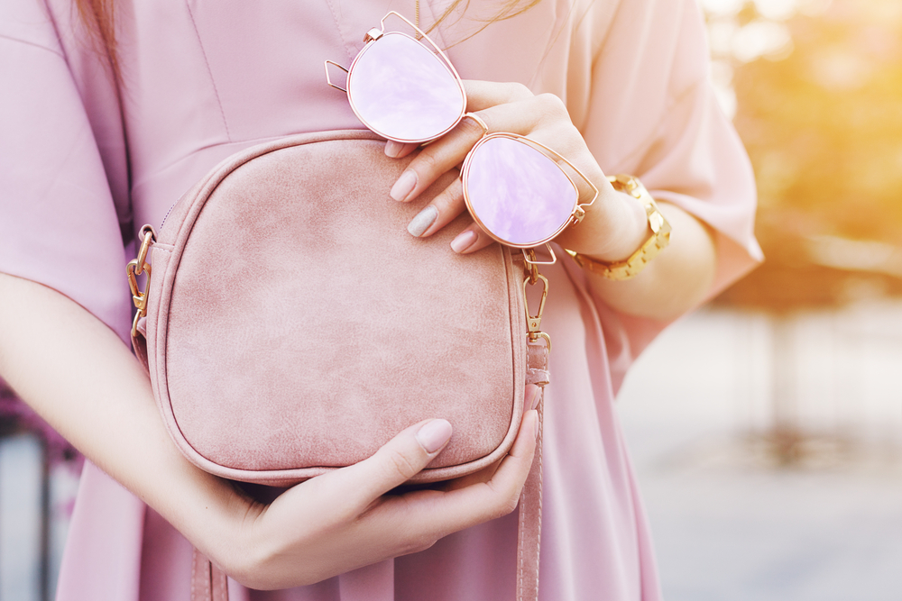 Comprehensive Guide to Buying Authentic Dooney & Bourke Handbags for Style and Durability