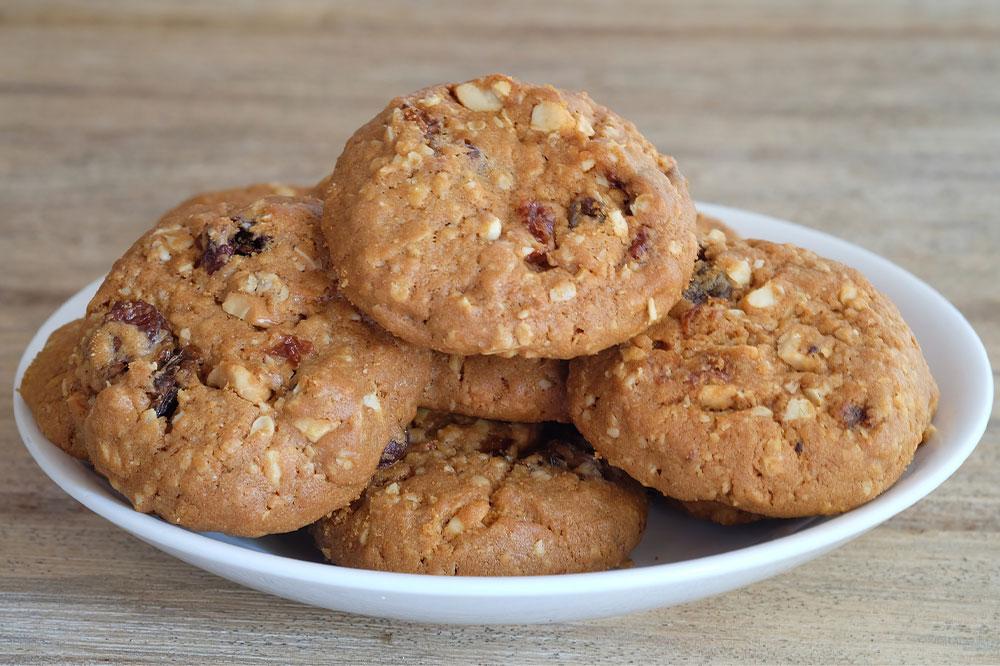 Easy Homemade Oatmeal Cookies with Raisins and Flavors
