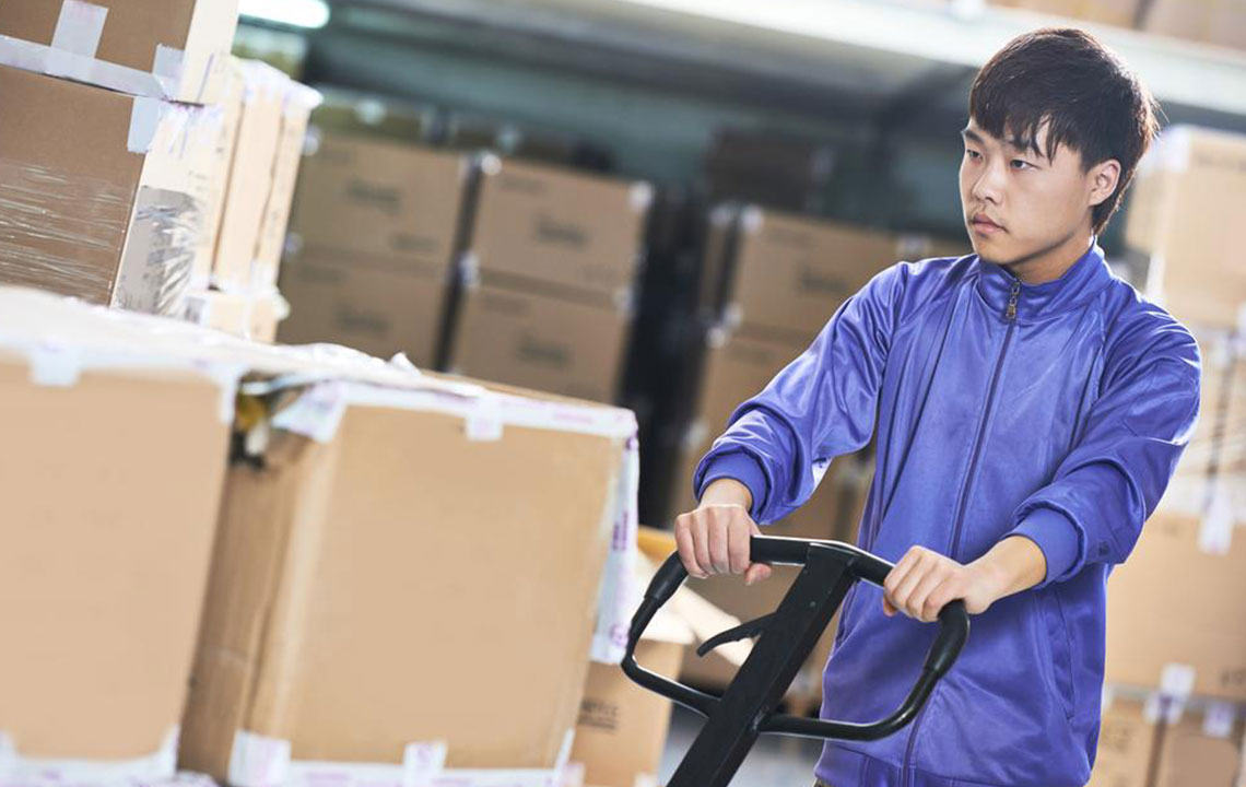 Employee Benefits for FedEx Package Handling Roles