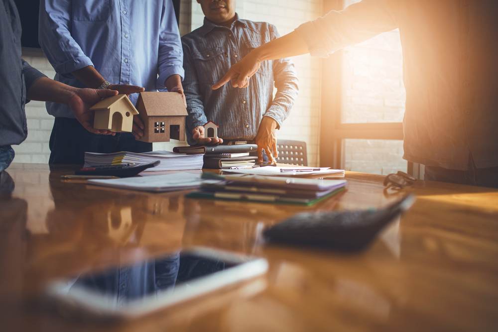 Advantages and Drawbacks of Using a Reverse Mortgage