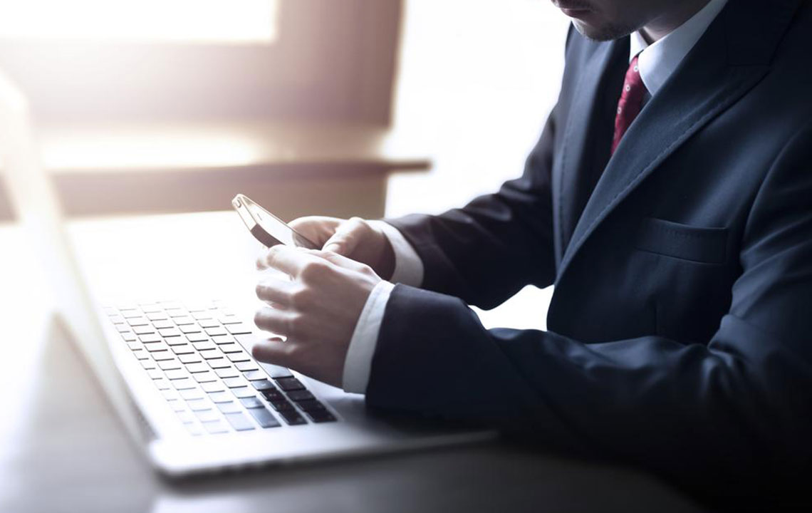 Why Small Businesses Should Invest in Top Smartphone Devices