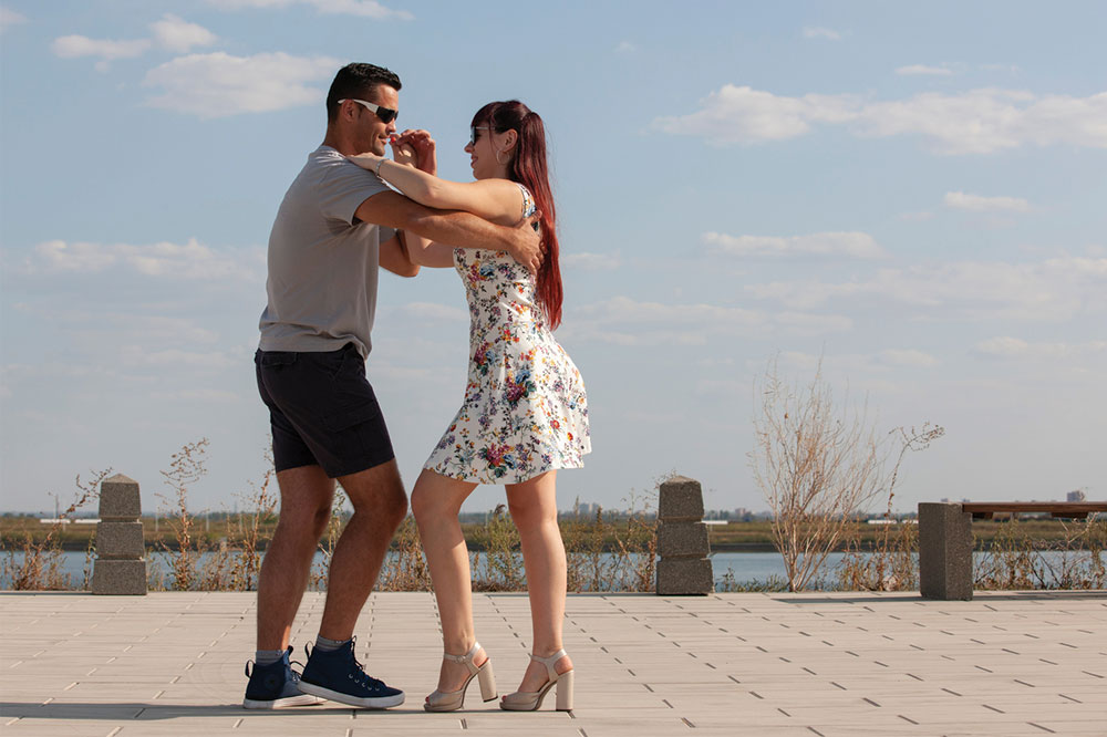Top Strategies to Enhance Your Ballroom Dancing Skills