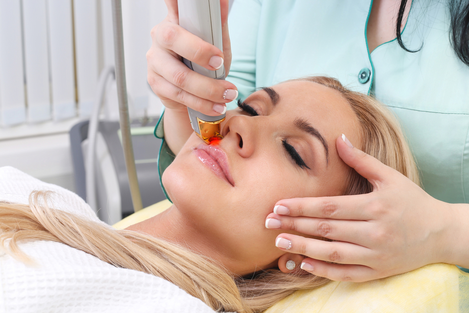 Comprehensive Guide to Facial Hair Removal Techniques for Women