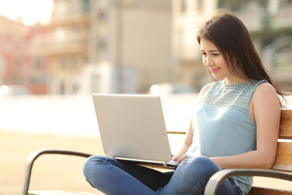 Advantages of Pursuing an Online RN to BSN Degree Over Traditional Programs
