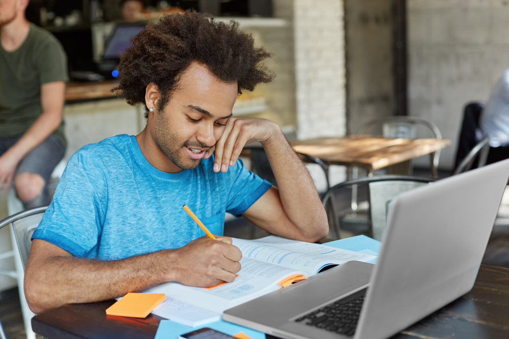 Top 5 Features to Identify Leading Online College Institutions