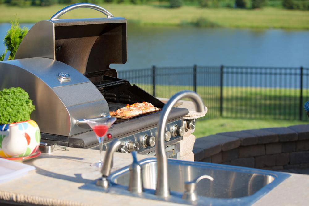 Essential Tips for Designing Your Perfect Outdoor Kitchen