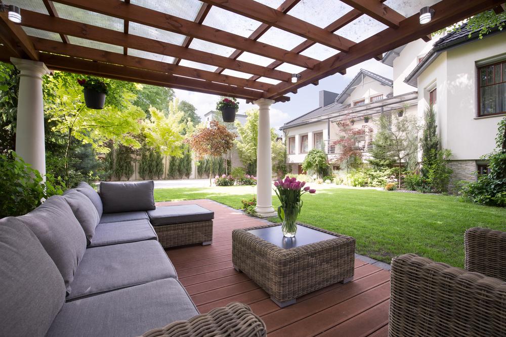 Smart Tips to Find Discounted Patio Furniture This Season