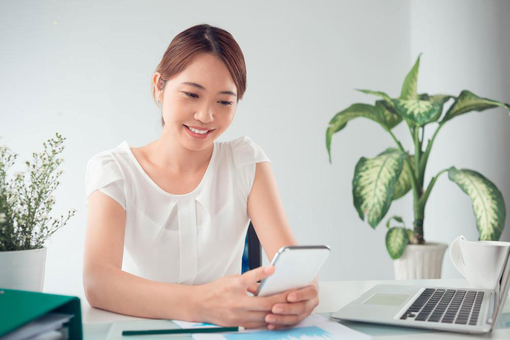 Top 4 Mass Text Messaging Platforms for Business Growth