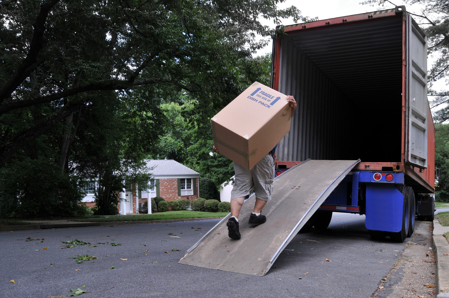 Essential Tips for Selecting the Right Yard Loading Ramp