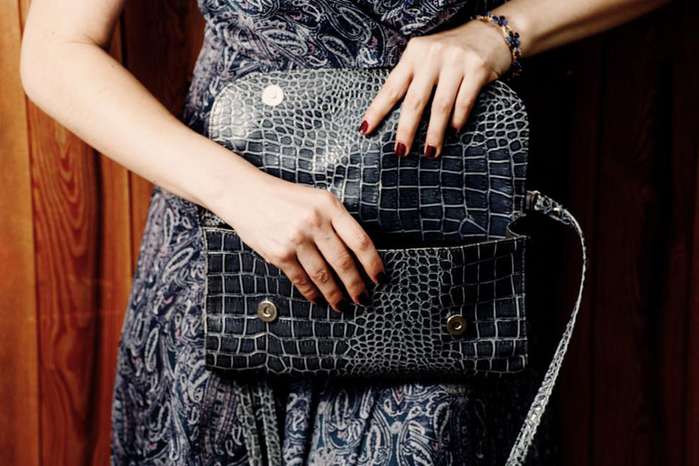 Exploring the Varieties of Dooney & Bourke Handbags
