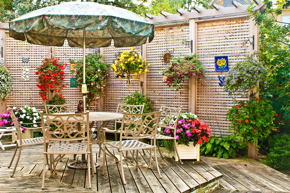 Comprehensive Guide to Choosing the Perfect Patio Umbrella for Your Outdoor Space