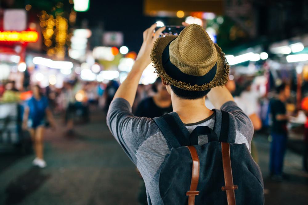 Smart Travel: Essential Tips and Top Accessories for Modern Travelers