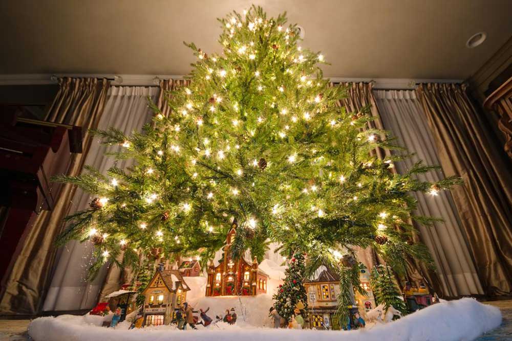 Top Pre-lit Christmas Trees for Festive Homes
