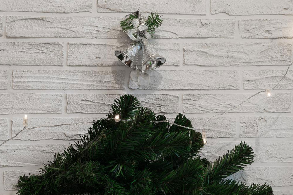Creative Ways to Decorate Your 12-Foot Pre-Lit Christmas Garland