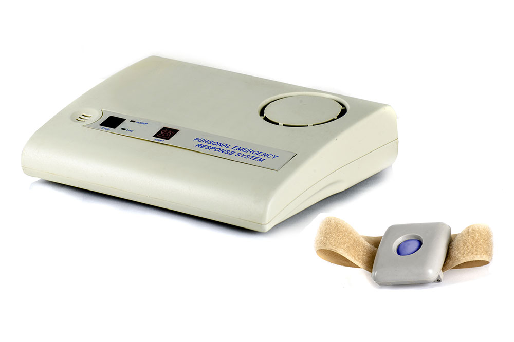 Essential Features to Consider in Senior Medical Alert Devices