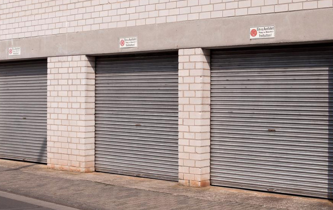 Comprehensive Guide to Selecting the Ideal Garage Door for Your Home