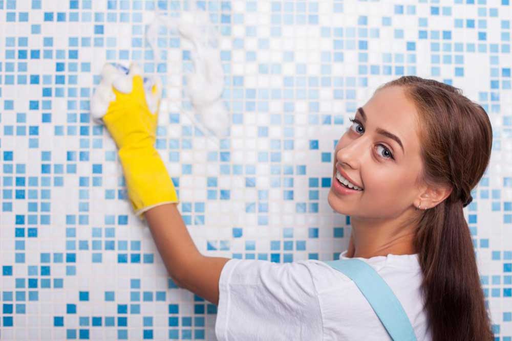 Top 5 Most Effective Bathroom Cleaners to Consider