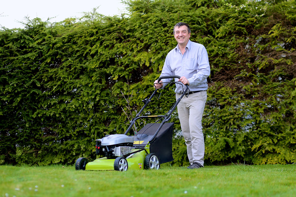 Ultimate Guide to Selecting Reliable and Efficient Lawn Maintenance Services