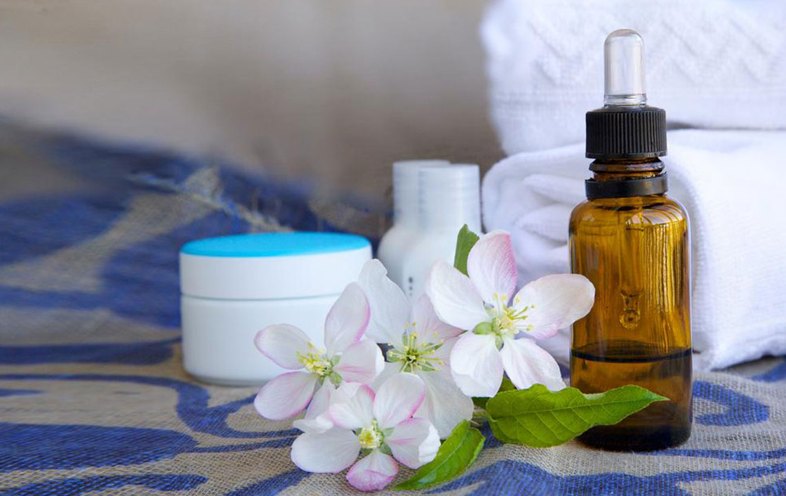 Top 8 Natural Solutions to Reduce Under-Eye Dark Circles