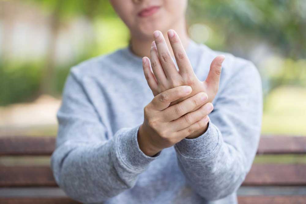 Understanding Hand Numbness: Causes and Common Symptoms