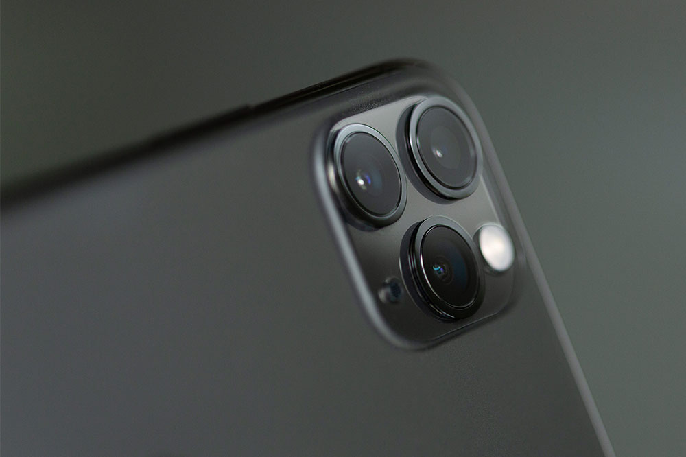 Comprehensive Review of the New iPhone 12 Camera and Display Features