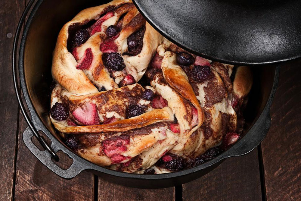 Comprehensive Guide to Choosing and Using Dutch Ovens