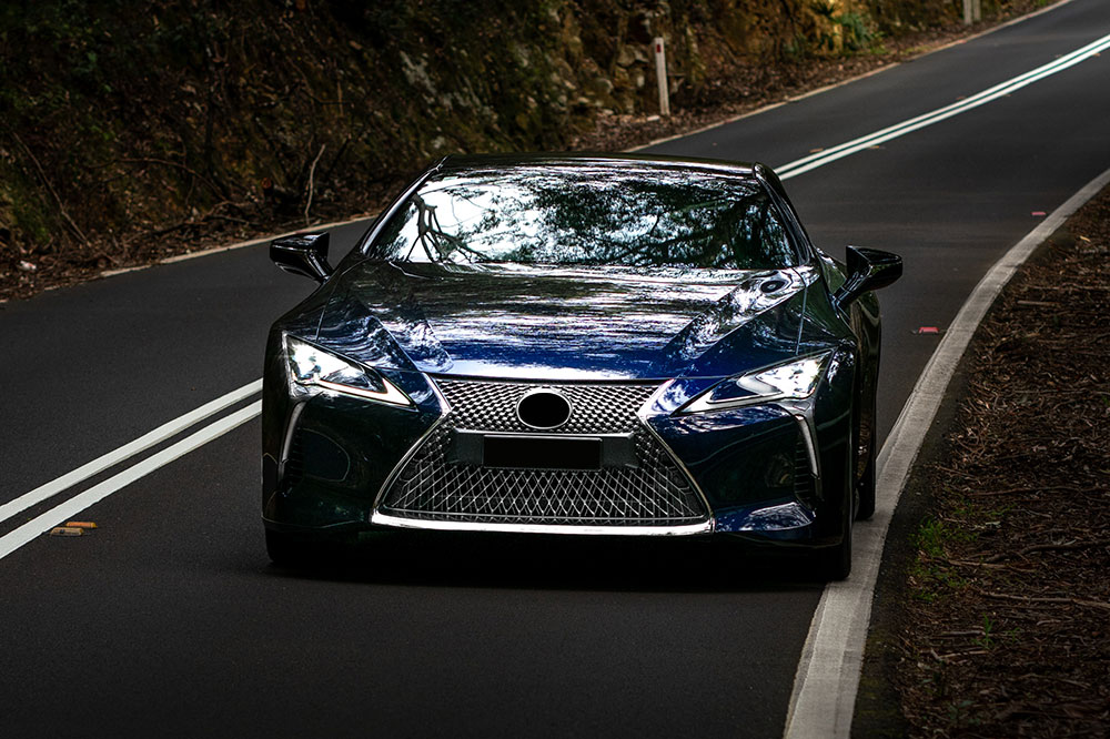 Discover the Key Attributes of the Lexus RX 450h SUV