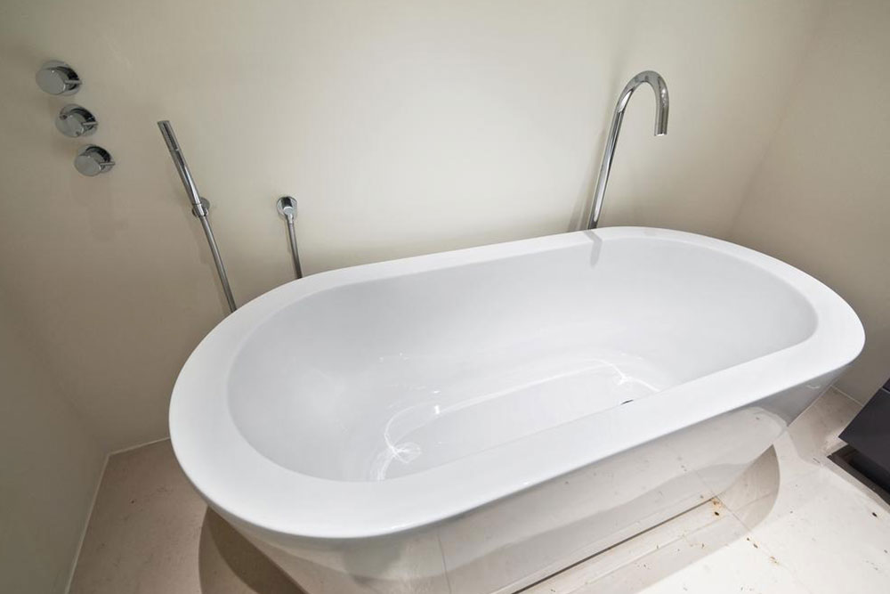 Benefits of Installing Bathtub Covers in Your Bathroom