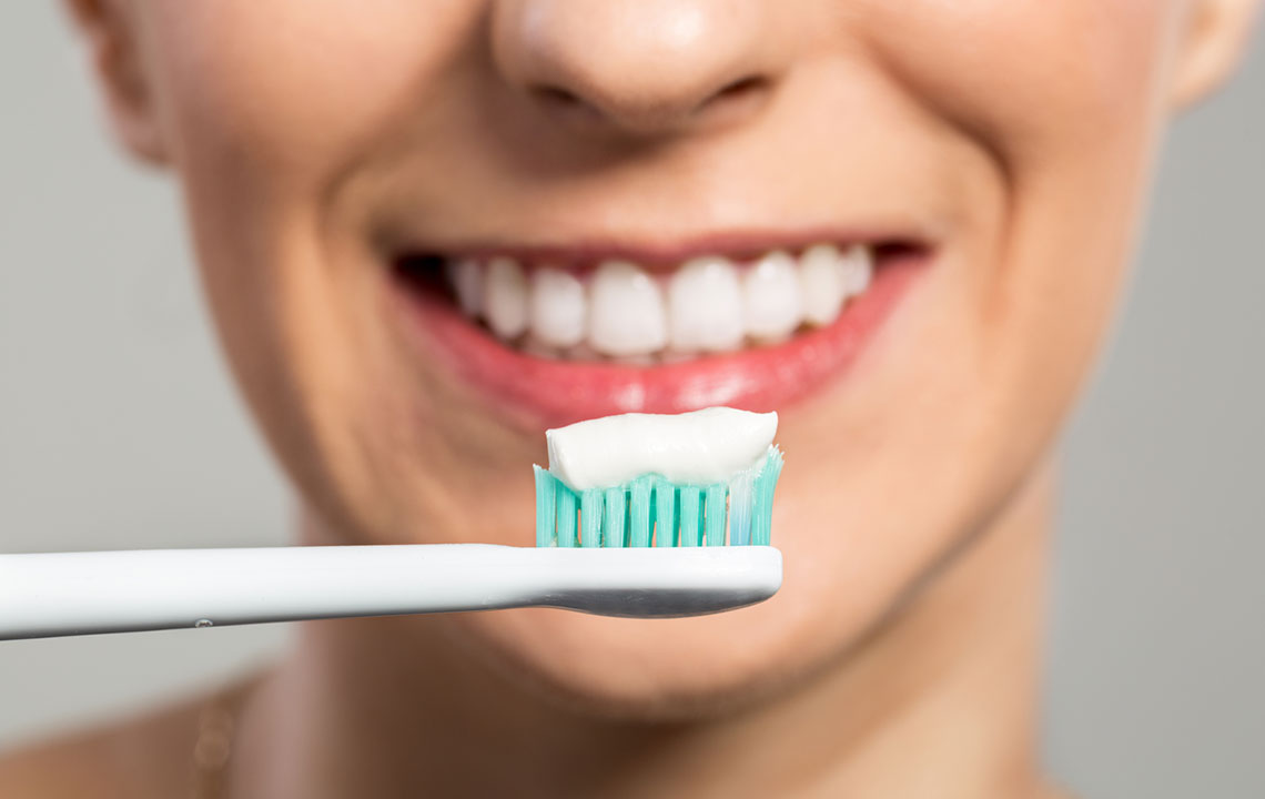 Comprehensive Guide to Brightening Your Smile with Teeth Whitening