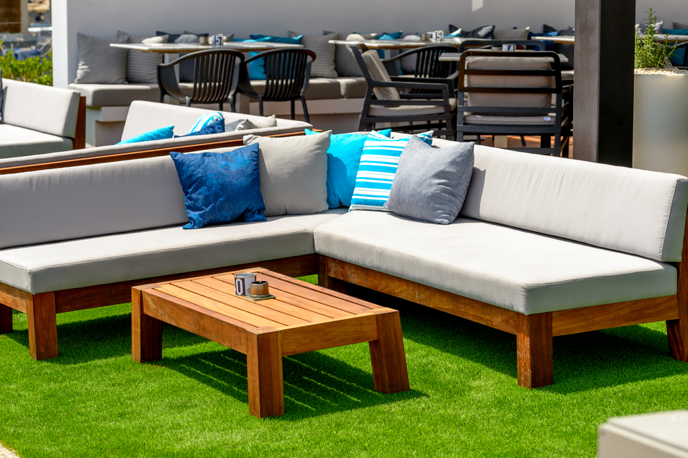 Essential Tips for Choosing the Perfect Patio Furniture and Accessories