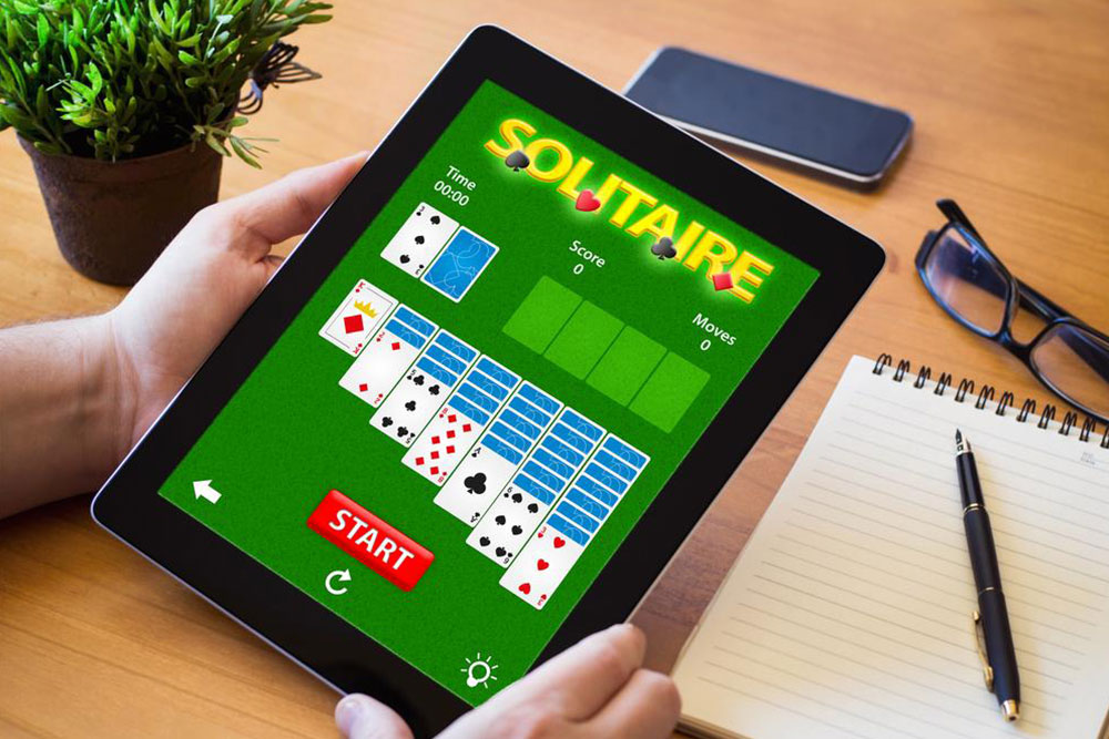 Exploring Various Variations of Solitaire Card Games