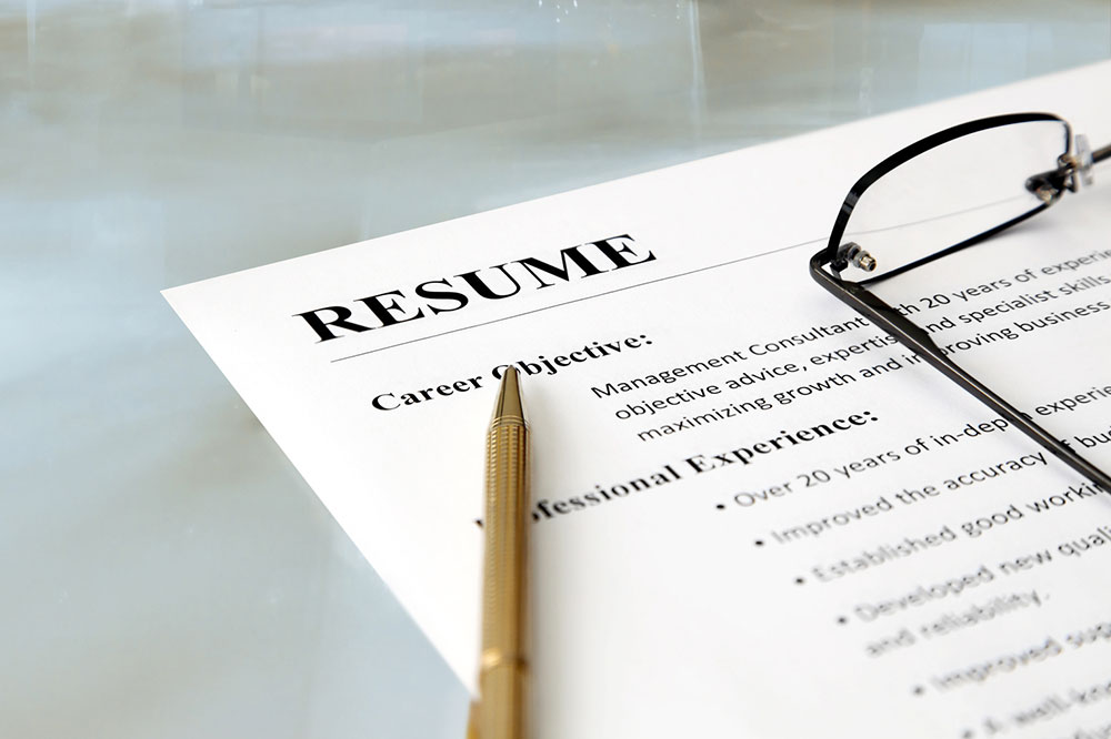 Essential Tips for Choosing the Right Resume Writing Service