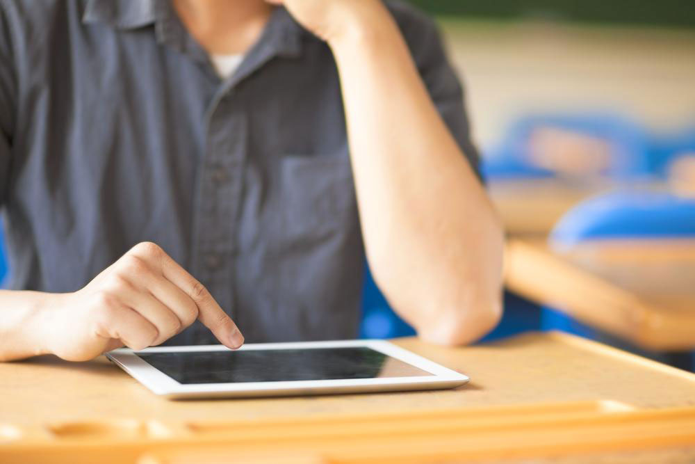 Ultimate Guide to the New iPad 9.7: Benefits and Drawbacks