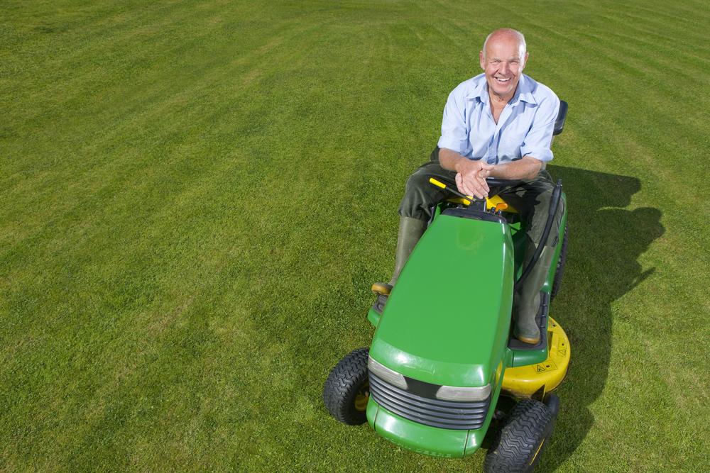 Top Reasons to Choose a Riding Lawn Mower for Your Yard