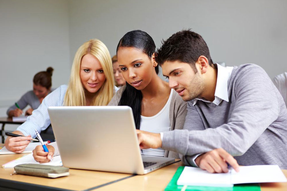 Top Reasons to Enroll in Online English Classes