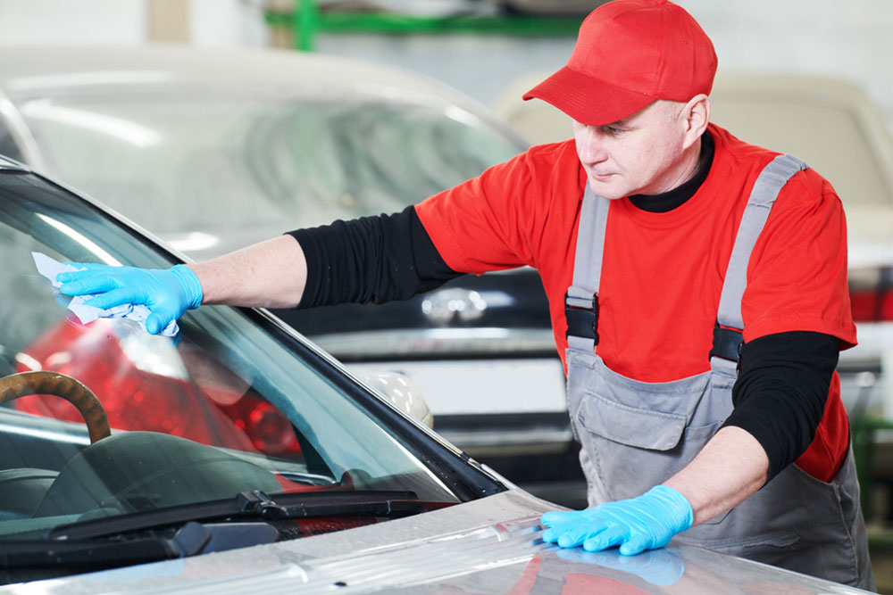 Essential Tips for Selecting the Best Auto Glass Repair Providers