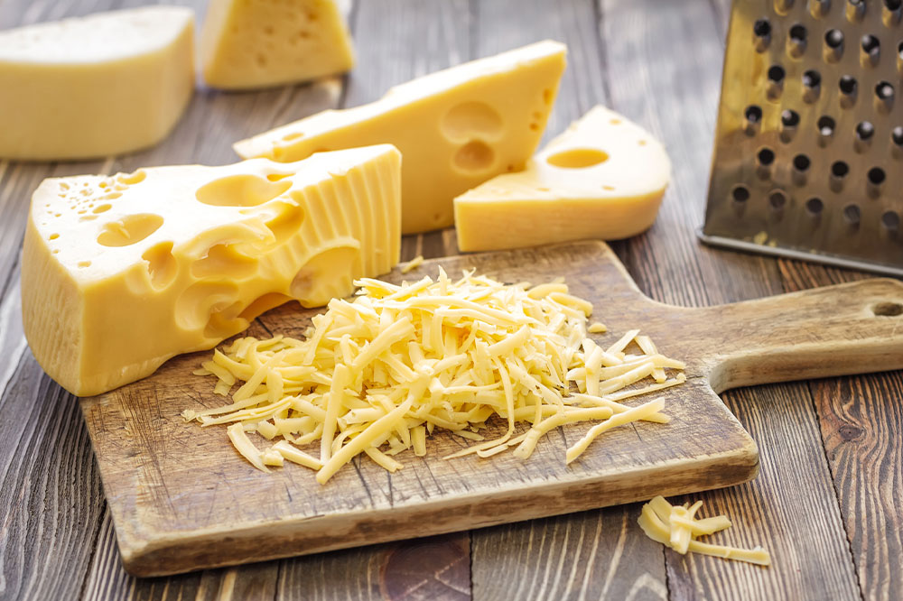 Top 4 Human Foods Safe for Cats to Consume