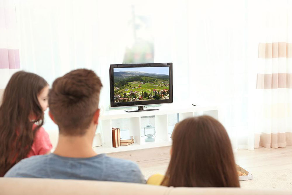 Advantages and Disadvantages of Cable Television Services
