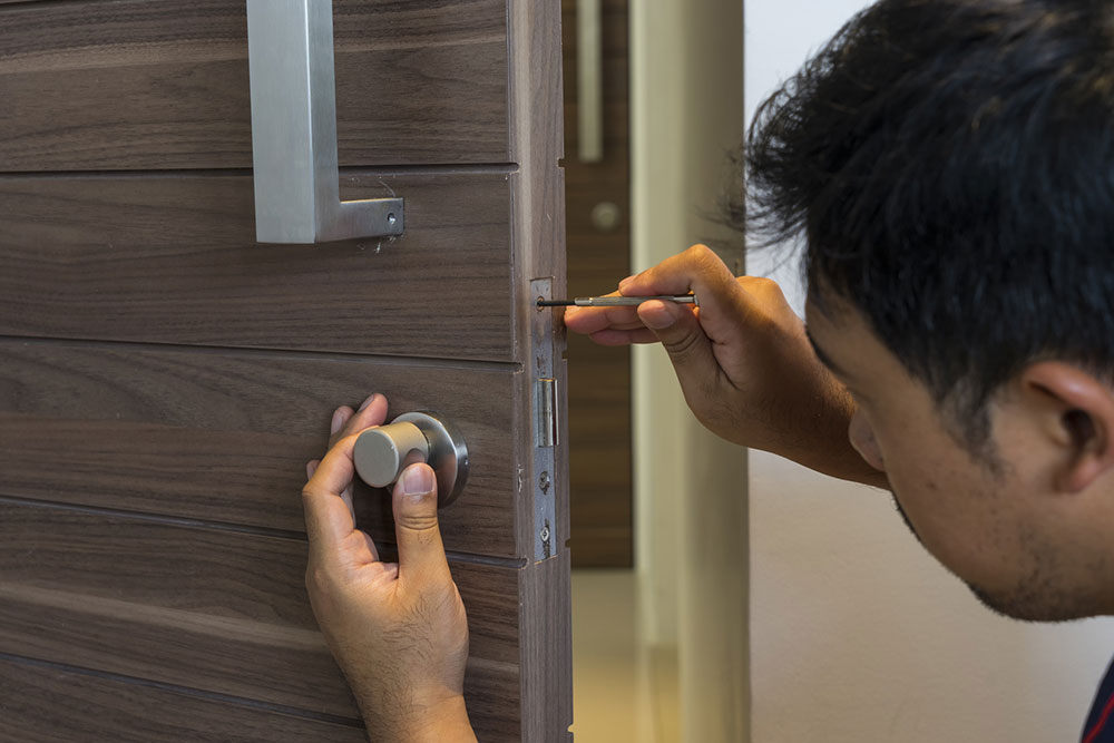 Essential Tips to Avoid Locksmith Fraudsters
