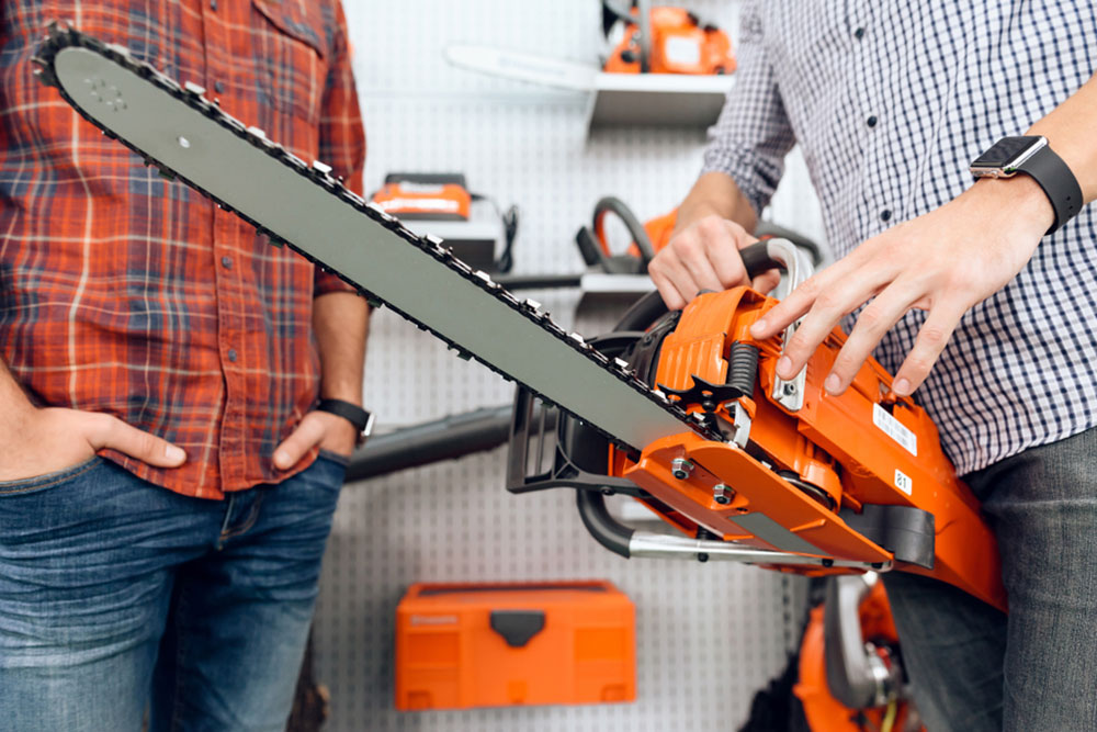 Essential Guide to Picking the Right Chainsaw for Your Needs