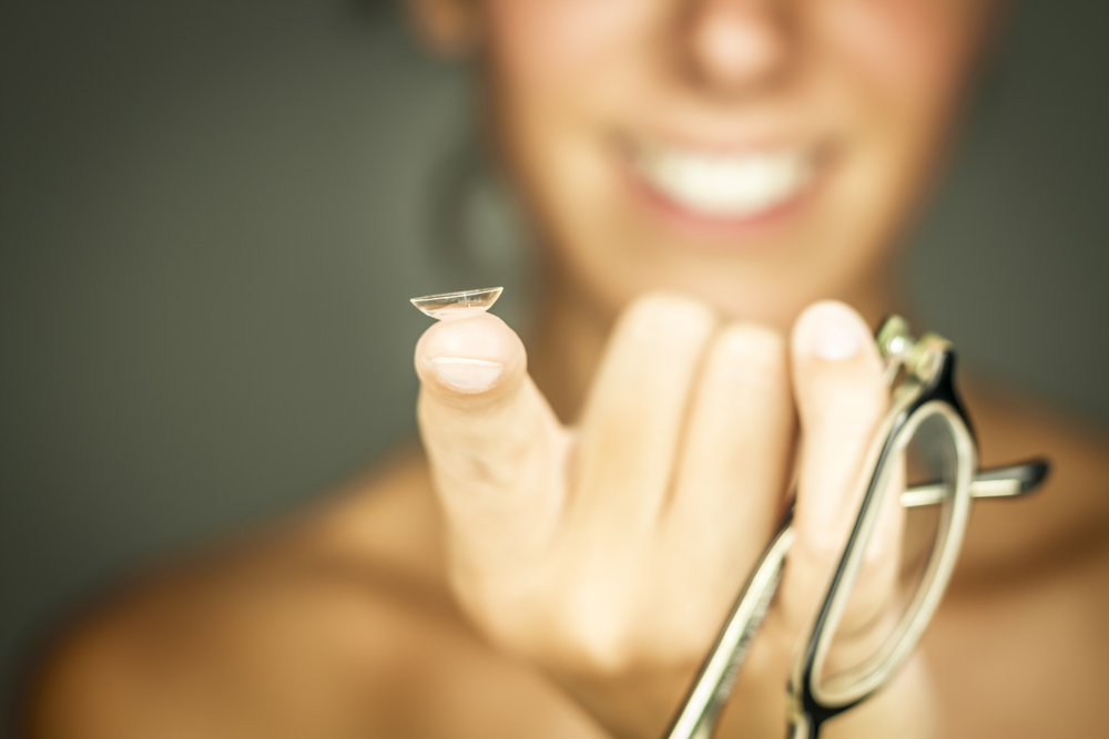 Comprehensive Guide to Contact Lens-Related Dry Eyes: Causes, Prevention, and Treatment