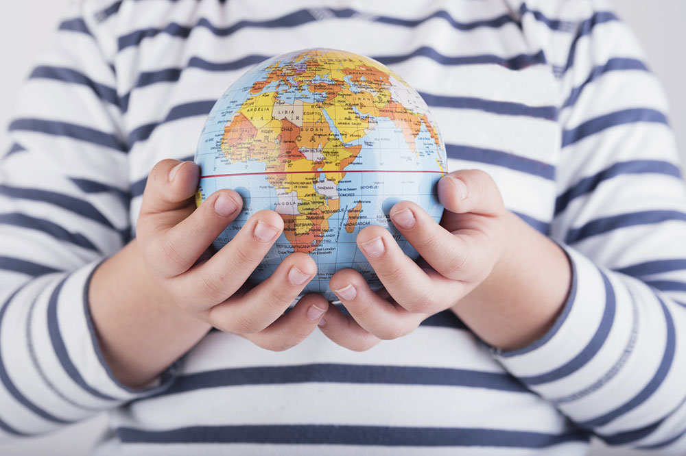 Top 6 Adorable Globes for Purchase