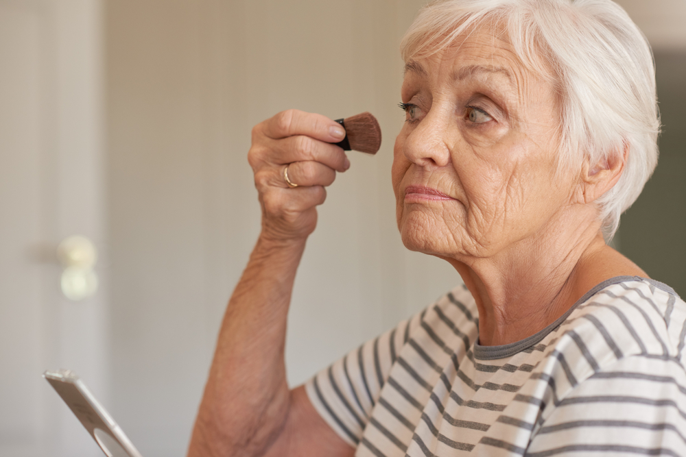 Top Foundations for Mature Skin: A Guide to Youthful Looks
