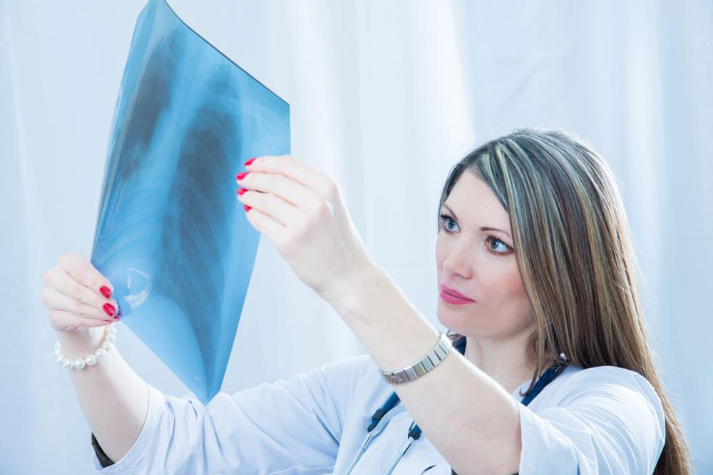 Understanding Pneumonia: Causes, Symptoms, and Treatment Strategies