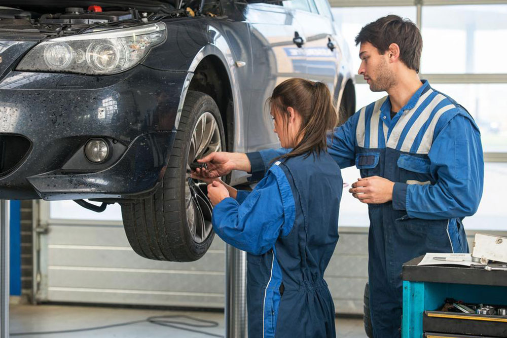 Essential Guide to Selecting the Right Automotive Lift