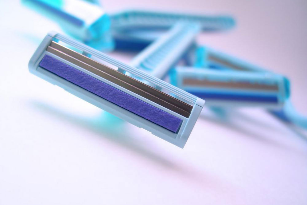 Top Retailers Offering Discounted Women's Shaving Blades